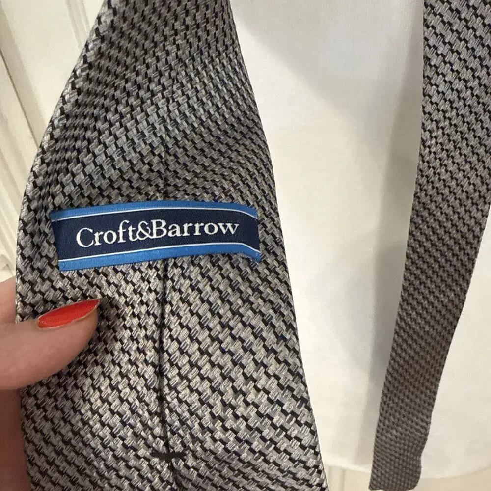 Croft & Barrow Men's Necktie Tie Silk Black Gray Geometric Stripe